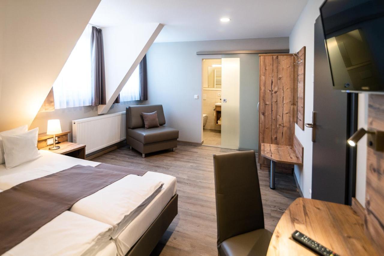 Leutershausen  Hotel-Gasthof Neue Post מראה חיצוני תמונה
