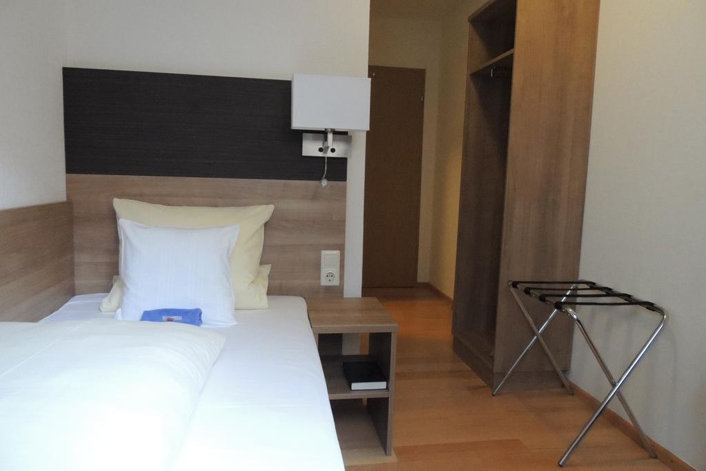 Leutershausen  Hotel-Gasthof Neue Post חדר תמונה