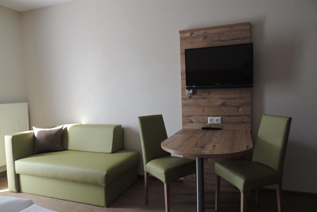 Leutershausen  Hotel-Gasthof Neue Post מראה חיצוני תמונה