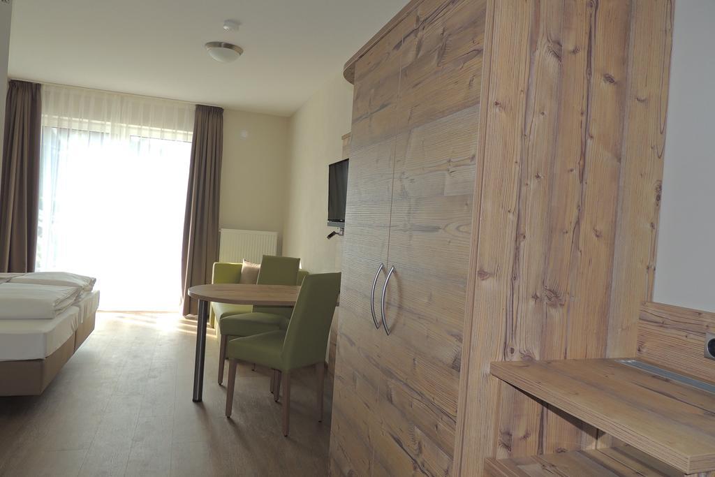 Leutershausen  Hotel-Gasthof Neue Post מראה חיצוני תמונה