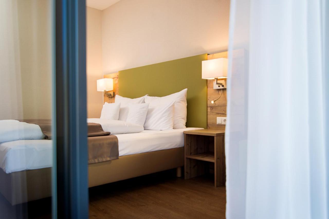 Leutershausen  Hotel-Gasthof Neue Post מראה חיצוני תמונה